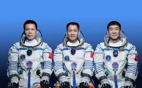 全紅嬋教航天員在太空做運動