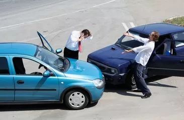 汽車翻了保險(xiǎn)賠多少 汽車翻了保險(xiǎn)賠多少