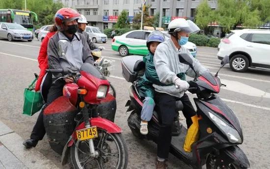 汽車限速多少不用頭盔
