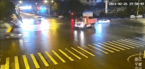 汽車黃燈間隔多少秒