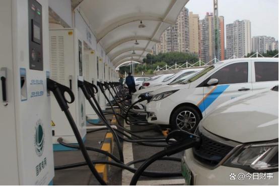 汽車充電要多少伏