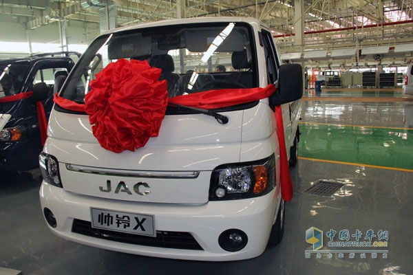 江淮汽車自重是多少