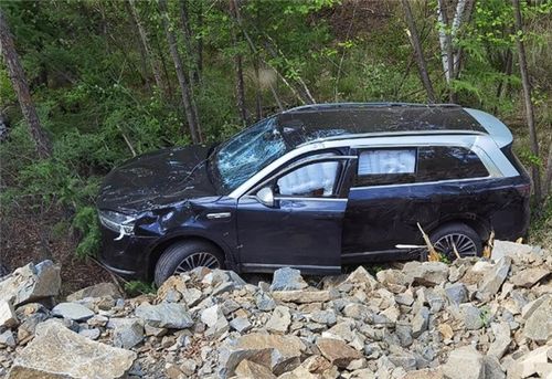 汽車離山崖多少公里