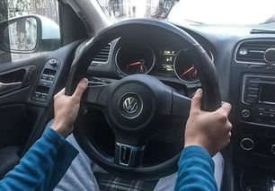 汽車(chē)方向正常多少圈