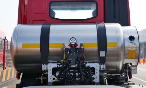 lng汽車(chē)氣罐裝多少