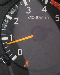 汽車表盤轉(zhuǎn)速多少正常