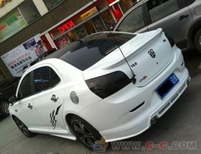 汽車尾翼大小多少
