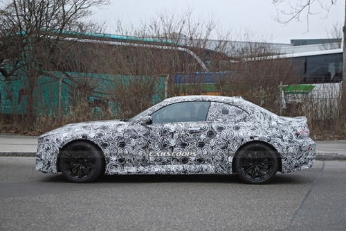 汽車尾翼大小多少