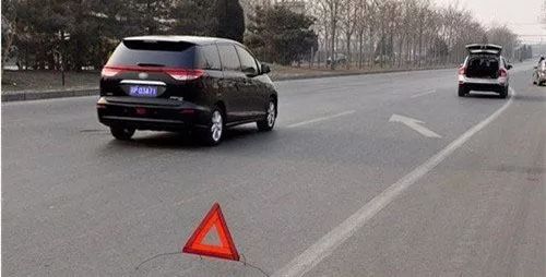 汽車后多少米放置