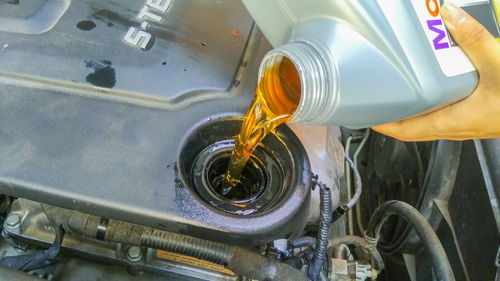 汽車機(jī)油剩多少合適