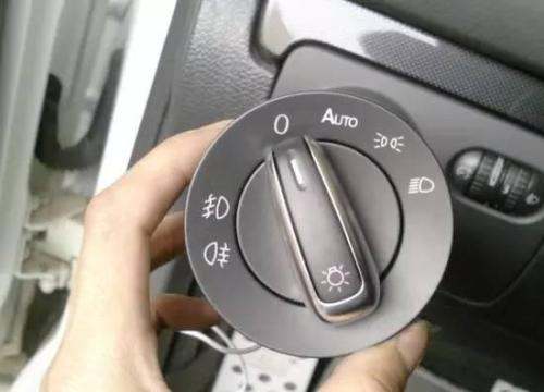 汽車近光燈選多少w