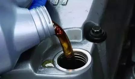 怎么觀察汽車(chē)機(jī)油多少
