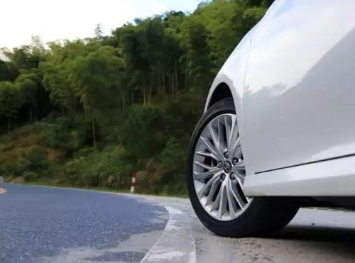 汽車多少速度過彎