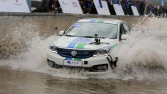 夏天汽車涉水多少合適