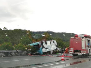福建一隧道4輛車發(fā)生事故