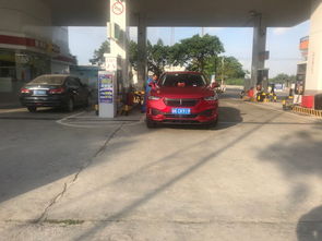 紅色汽車油耗多少正常