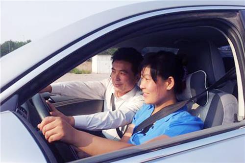 南坪汽車(chē)陪練費(fèi)用多少 南坪汽車(chē)陪練費(fèi)用多少