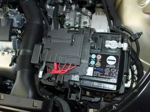 汽車電瓶低于多少?zèng)]電