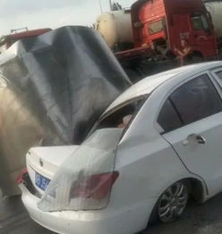 小汽車約多少噸重