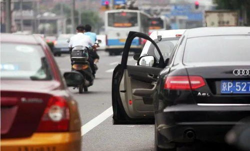 汽車違規(guī)停放扣多少 汽車違規(guī)停放扣多少