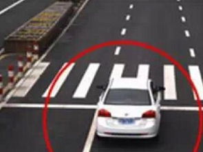 紅燈停車汽車電壓多少