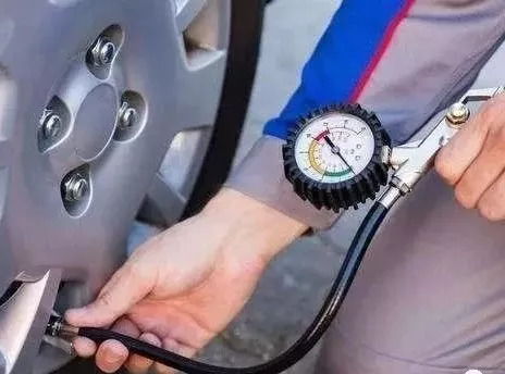 汽車氣壓應(yīng)該多少合適