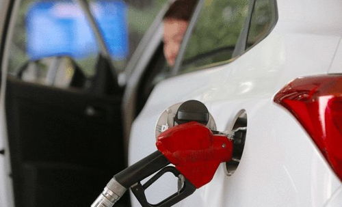 汽車踩油加油多少